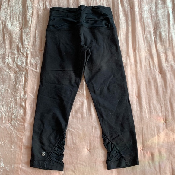Lululemon Black crops - size 4 π - Picture 2 of 3